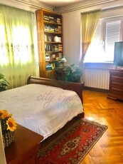 Apartament cu 3 camere renovat si cu parcare