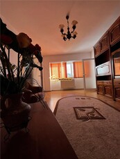 Apartament cu 3 camere Zona Cug