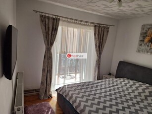 Apartament renovat 3 camere, 2 bai, 2 balcoane, zona Cetate- Mercur