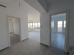 Apartament spatios si intim in inima orasului! 2 camere, decomandat, balcon de tip terasa, mutare imediata