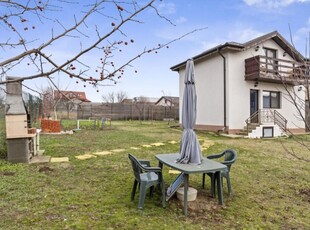 CASA DE RESEDINTA SAU VACANTA BALOTESTI TEREN 519MP STRUCTURA LEMN VEDERE LA LAC