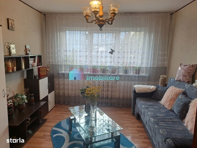 Apartament cu 3 camere in G.Enescu zona Albina etaj 1