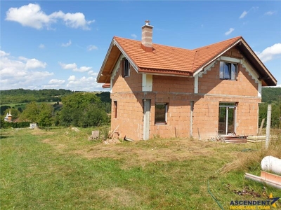 FILM prezentare! Casa si teren generos, in poalele naturii, Berchez, Maramures