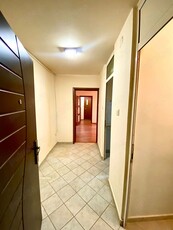 Apartament 2 camere, renovat, liber, se vinde imediat.