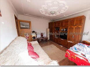 Apartament 3 camere decomandate zona Cet