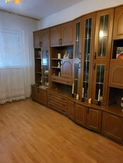 Vand apartament cu 2 camere,decomandate,are consum redus de gaz iarna si racoros vara