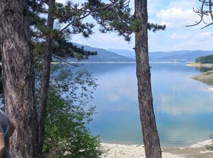 Vand teren fix pe malul Lacului Bicaz, sat Ruginesti, Hangu