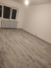 Vând urgent în Oradea,apartament Pb,cu 3 camere,65 mp,zona Bunexim,86000 euro,direct la proprietar