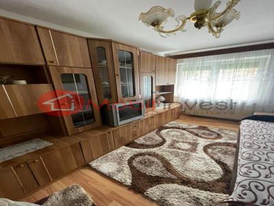 Apartament 3 camere, parter, zona Cetate