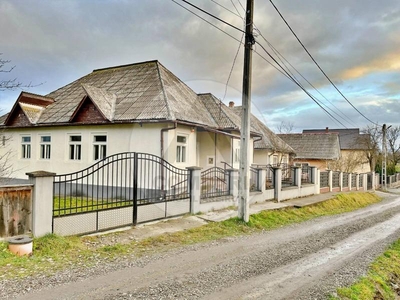 Vând casă 133 mp în Berbești, com. Giulești, Maramureș