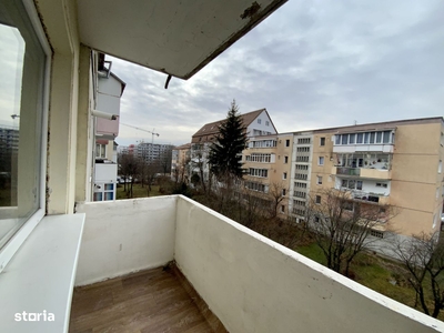 Ap. de vanzare, 2 camere, balcon, etaj intermediar -Zona Rahovei