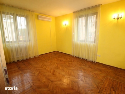 Vând apartament 3 camere în Hunedoara, zona OM-Bd. 1848, 60mp