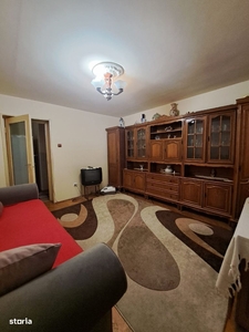 Vanzare – Apartament 3 camere, decomandat, etaj 1