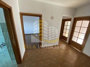 Apartament 3 camere zona Imparat Traian