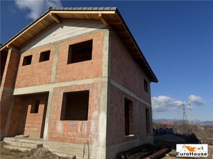 Casa la rosu de vanzare in Alba Iulia