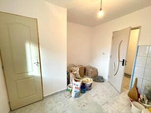 De vanzare apartament cu 2 camere semidecomandat, zona Capat 1