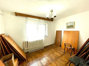 De vanzare apartament cu 3 camere decomandat, zona Capat 1