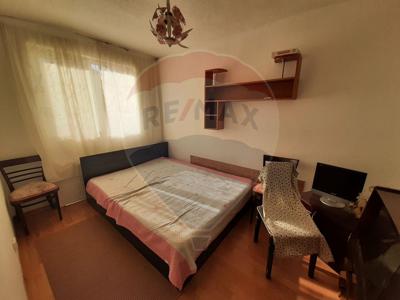 Apartament 3 camere vanzare in bloc de apartamente Vrancea, Focsani, Sud