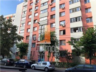 Apartament 3 camere decomandat situat intro zona linistita si bine conectata