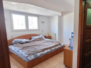 Apartament 4 camere decomandat etaj intermediar Tractorul