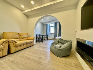 Apartament cu 2 camere si dressing/birou langa Piata Vict...