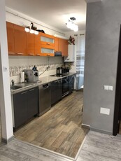 Apartament de vanzare cu 3 camere in Floresti.