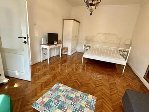 Apartament o camera in zona PIATA UNIRII