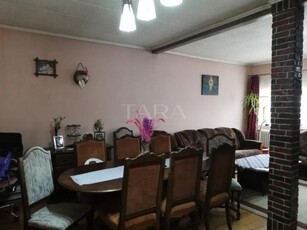 Casa cu 4 camere de vanzare in Floresti