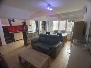 DE VANZARE Apartament cu 3 camere în zona Lujerului