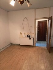 Garsoniera renovabila la parter in zona Spital Judetean Brasov