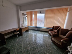 Spatiu comercial 327 mp vanzare in Bloc de apartamente, Piatra-Neamt, Central