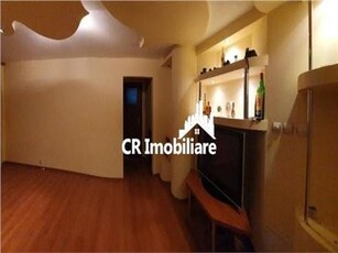 Vanzare apartament 3 camere Piata Delfinului