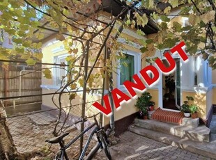 Vanzare casa cu teren 1800 mp, Pitesti str Bananai, la intrare