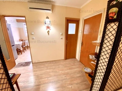 Apartament cu 3 camere, spatios, suprafata 70 mp, la 4 minute de metrou