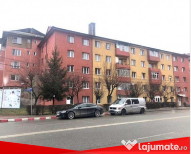 Apartament 3 camere-Petrila, jud. Hunedoara