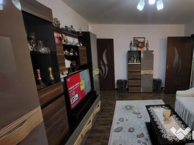 Apartament 3 camere semidecomandat- zona Noua