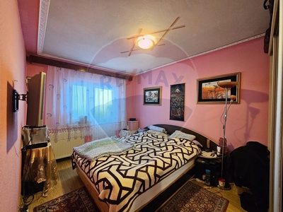 Apartament 3 camere vanzare in bloc de apartamente Timis, Lugoj, Central