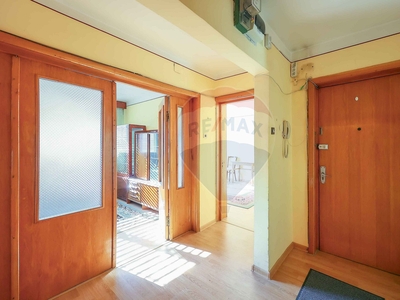 Apartament 4 camere vanzare in bloc de apartamente Bihor, Oradea, Central