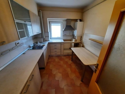 Apartament cu 2 camere, decomandat, zona Pacurari