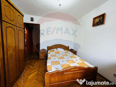 Apartament cu 3 camere de vânzare în zona Central