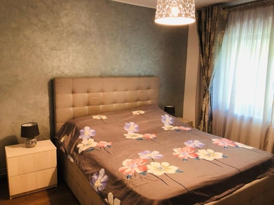 Apartament cu 3 camere, decomandat, zona Nicolina