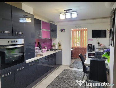 Apartament cu 3 camere decomandate Zona Obcini