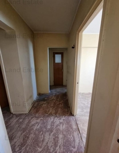 Apartament cu 3 camere in zona Drumul Taberei