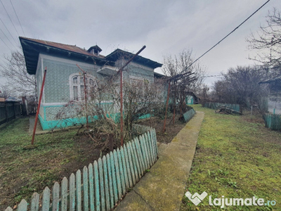 Casă situată în comuna Draganesti, teren 1500 mp