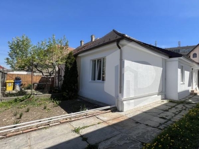 Casa de inchiriat renovata- Zona Moldoveanu- 400 mp