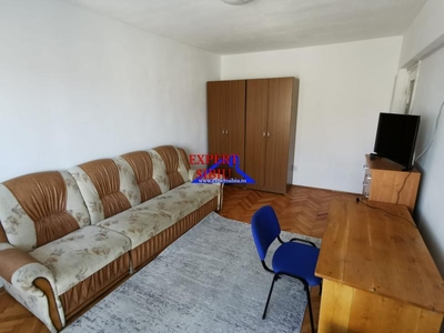 INCHIRIEZ apartament 3 camere decomandat renovat, zona Calea Dumbravii