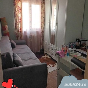 Închiriez apartament cu 3 camere