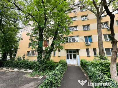 3 camere Titan | Basarbia | Bloc Anvelopat | 1982 | 2 Liftur