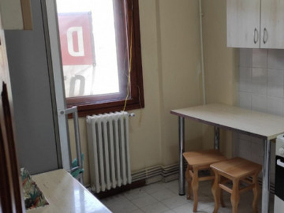 Apartament 3 camere, decomandat zona Pacurari- Petru Poni, I
