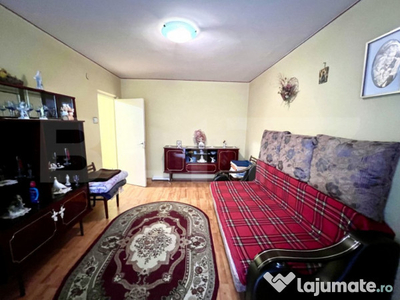 Apartament cu 3 camere, negociabil, zona Noua